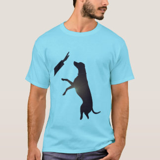 „Immer bei dir – Die Verbindung zwischen Hund und T-Shirt