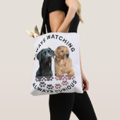 Immer beobachtend. Immer neugierig Tasche (Von Nahem)