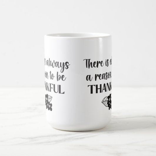 Immer ein Grund, dankbare schwarze Blume zu sein Kaffeetasse (Mittel)