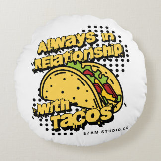 "Immer in einer Beziehung zu Tacos - Spaß und Pla Rundes Kissen