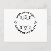 Immer in unserem Geist, immer in unseren Herzen sc Ankündigungspostkarte (Vorderseite)