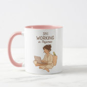 Immer noch in Pyjamas arbeiten – Cozy Work-from-Ho Tasse (Links)