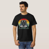 Immer noch mit LKW-LKW-Fahrer T-Shirt (Vorne ganz)