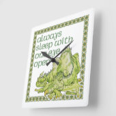 Immer Schlaf mit einem Auge offen Quadratische Wanduhr (Winkel)