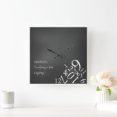 Immer spät: Quadratische Wanduhr (Zuhause)
