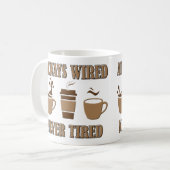 Immer verdrahtet nie müde lustige Kaffee Reisen Um Kaffeetasse (Vorderseite Links)