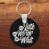Immer zu spät, aber wert zu warten, weißes Design Schlüsselanhänger (Vorderseite)