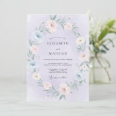 Immergrün-Blütenblattroter Kranz Hochzeit Einladung (Stehend Vorderseite)