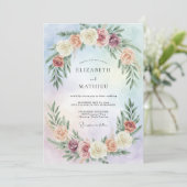 Immergrün Pfirsichblüten-Hochzeit Einladung (Stehend Vorderseite)