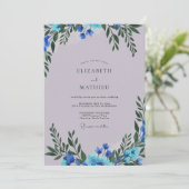 Immergrünblaue Wildblumenhochzeit Einladung (Stehend Vorderseite)