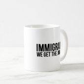 Immigranten, die wir die Arbeit erledigt erhalten, Kaffeetasse (VorderseiteRechts)