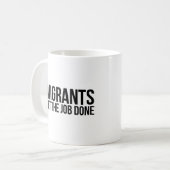 Immigranten, die wir die Arbeit erledigt erhalten, Kaffeetasse (Vorderseite Links)