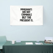 Immigrants Are Not Criminials But the President Is Banner (Messeveranstaltung)