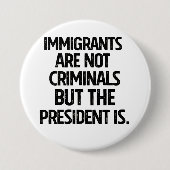 Immigrants Are Not Criminials But the President Is Button (Vorderseite)