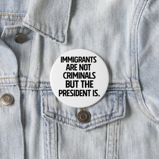 Immigrants Are Not Criminials But the President Is Button (Beispiel)