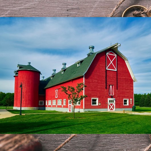 Impeccable, Picture Perfect Red Barn and Silo Seidenpapier