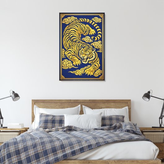 Imperial Tiger – Gold & Blue Canvas Print Leinwanddruck (Insitu (Schlafzimmer))