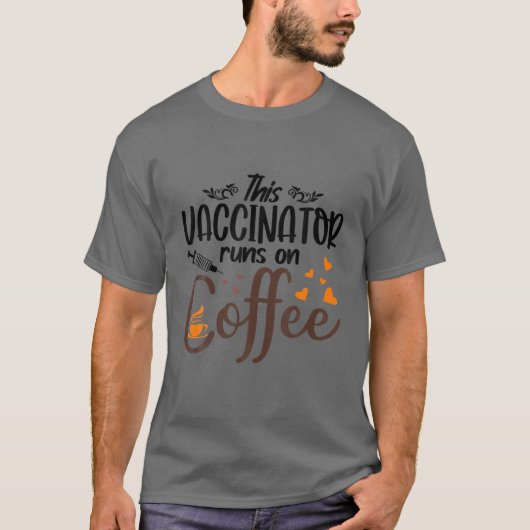 Impfstoff läuft auf Kaffee - Sonnenimpfstoff T-Shirt (Vorderseite)