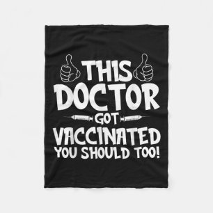 Impfte Funny Spaß Grafischer Joke Quote Vaccinat Fleecedecke