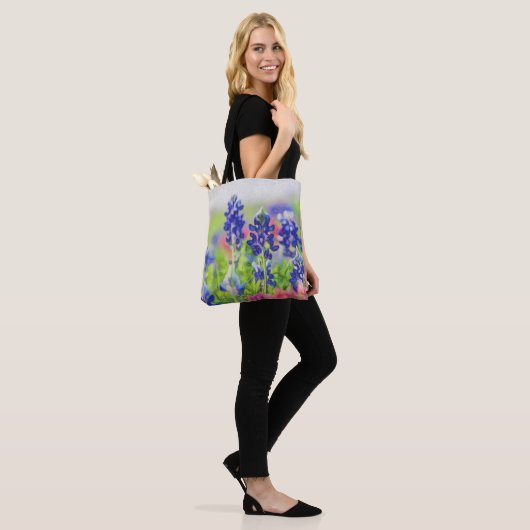 Impressionistische Bluebonnets Tasche (Am Model)