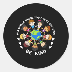 In a world be kind Welt Kindheit Tag T Runder Aufkleber