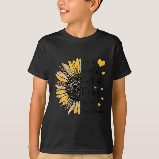 In A World Full Of Roses Be A Sunflower Flower Leo T-Shirt (Vorderseite)