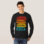 In A World Where You Can Anything Be Kind Unity Da T-Shirt (Vorne ganz)