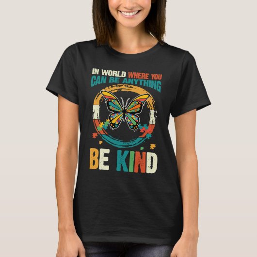 In A World Where You Can Be Anything Be Kind Autis T-Shirt (Vorderseite)