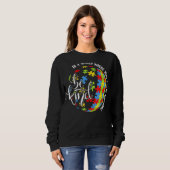 In A World Where You Can Be Anything Be Kind Kindn Sweatshirt (Vorne ganz)