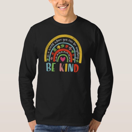 In a World Where You Can Be Anything Be Kind Rainb T-Shirt (Vorderseite)