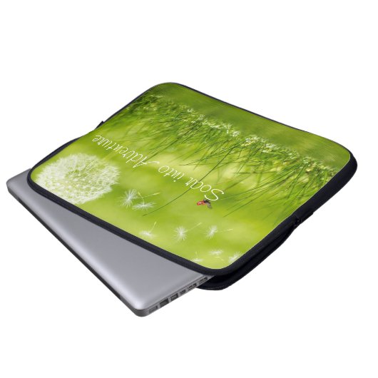 In Abenteuer einsteigen Laptopschutzhülle (Vorne Knopf)