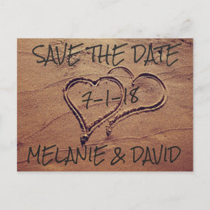 In Beach Sand Save the Date Gezeichnet Herzen Post Ankündigungspostkarte