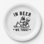 In Bier we trust chiling skeleton Beer Pong Pappteller (Vorderseite)