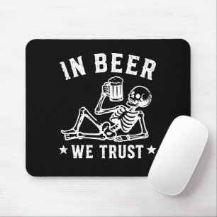 In Bier we trust chillin' Skelett Beer Pong Mousepad