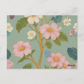 In Blossom: Pastelzweig mit rosa Blume Postkarte (Rückseite)