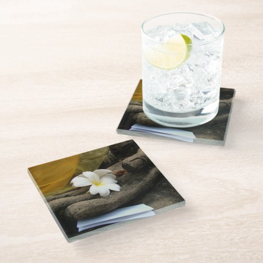 In Buddhas Hand Glasuntersetzer (Schrägansicht)