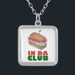 In Da Club Turkey Club Sandwich Funny Feinschmecke Versilberte Kette<br><div class="desc">Enthält eine originelle Illustration eines Putenklub-Sandwiches, mit IN DA CLUB in einem lustigen Schriftart. Ideal für deinen liebsten Feinschmecker. Sehen Sie nicht, wonach Sie suchen? Brauchen Sie Hilfe bei der Anpassung? Klicken Sie auf "rebeccaheartsny" (obere rechte Ecke) und dann auf "Kontakt mit diesem Designer", um etwas für Sie kreiert zu...</div>