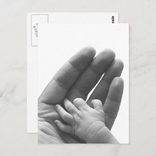 In Daddys Hand Postkarte (Vorne/Hinten)