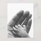 In Daddys Hand Postkarte (Vorderseite)