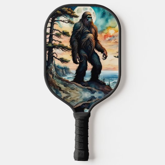 In das Wild-Sasquatch Stehend am Ufer Pickleball Schläger (Rückseite)