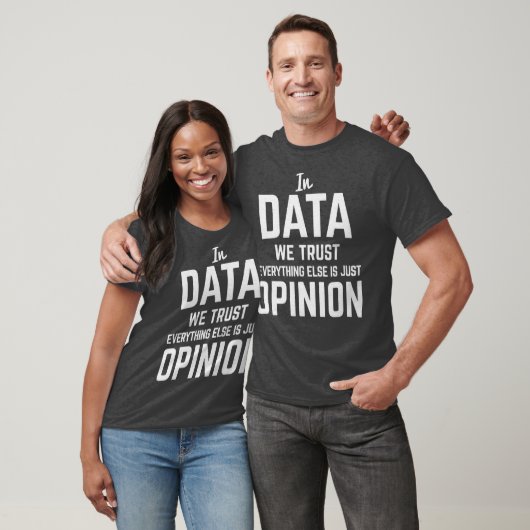 In Daten vertrauen wir Datenwissenschaftlern T-Shirt (Unisex)