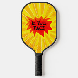 In deinem Gesicht strahlend blauer Smack-Talk serv Pickleball Schläger