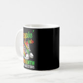 In den Juneteenth Afro-Frau Schwarz Mädchen Schnür Kaffeetasse (Vorderseite Links)