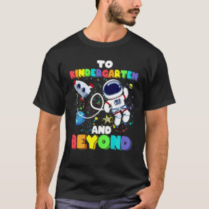 In den Kindergarten und über den Astronauten hinau T-Shirt
