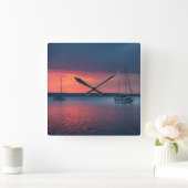 In den Sonnenuntergang | Cienfuego, Kuba segeln Quadratische Wanduhr (Zuhause)