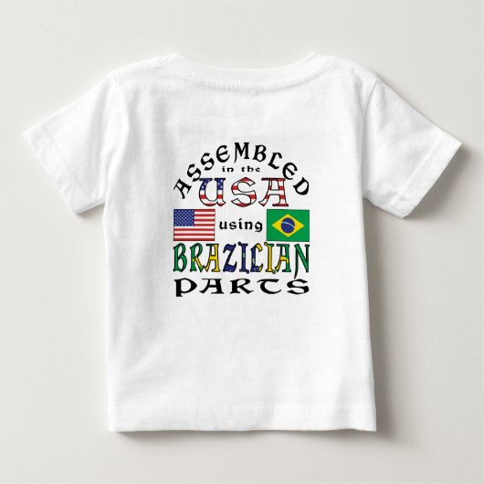 In den USA unter Verwendung brasilianischer Teile  Baby T-shirt (Rückseite)
