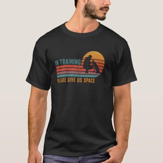 In der Ausbildung Bitte geben Sie uns Platz Funny T-Shirt (Vorderseite)