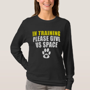 In der Ausbildung geben Sie uns bitte den "Space H T-Shirt