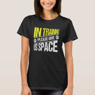 In der Ausbildung geben Sie uns bitte den Weltraum T-Shirt