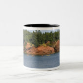 In der Bay of Fundy in St. Zweifarbige Tasse (Mittel)